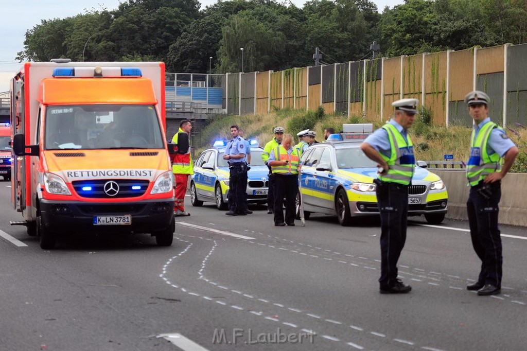 Schwerer VU A 3 Rich Oberhausen Hoehe AS Koeln Muelheim P08.jpg